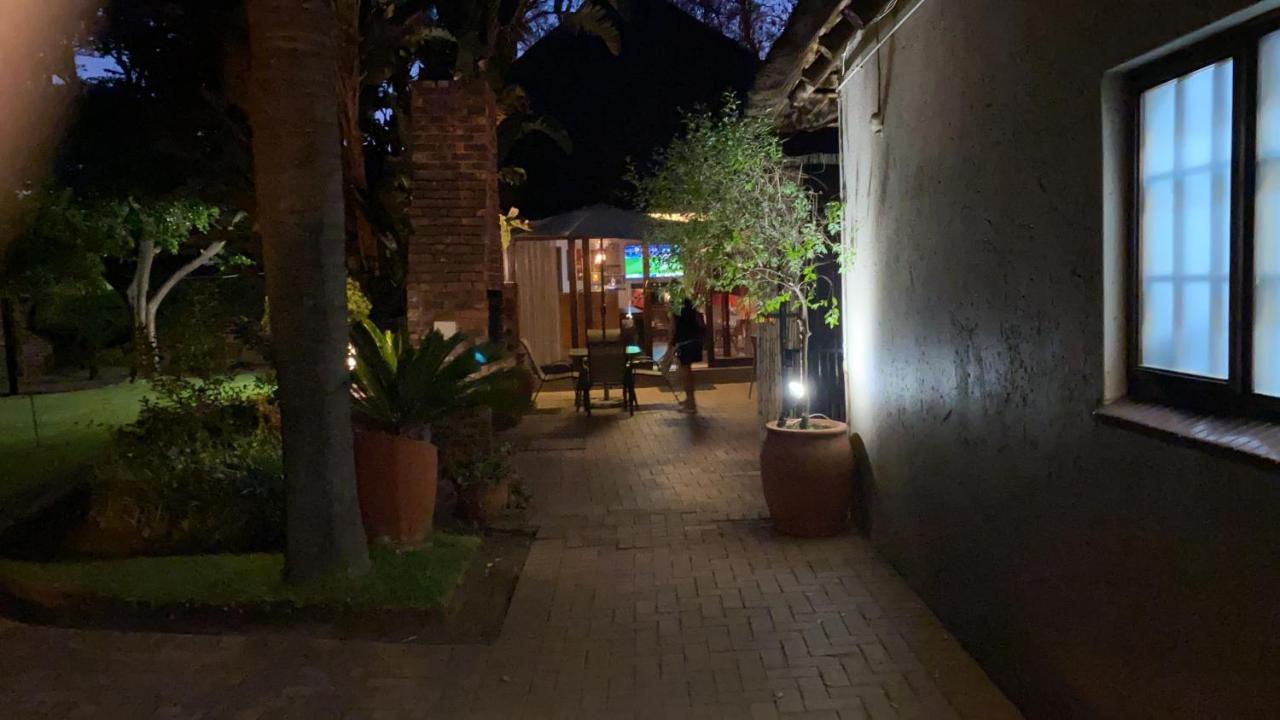 Safari Club Guest Lodge Or Tambo International Airport 肯普顿帕克 外观 照片