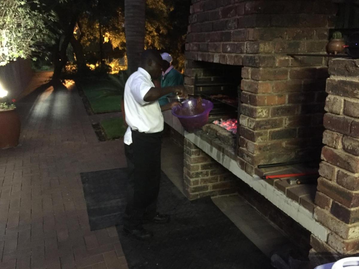 Safari Club Guest Lodge Or Tambo International Airport 肯普顿帕克 外观 照片
