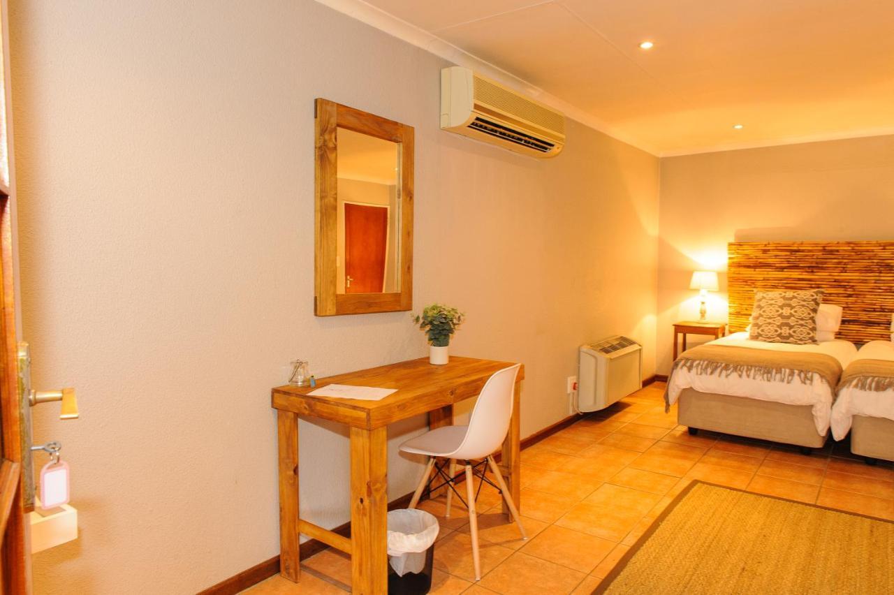 Safari Club Guest Lodge Or Tambo International Airport 肯普顿帕克 外观 照片
